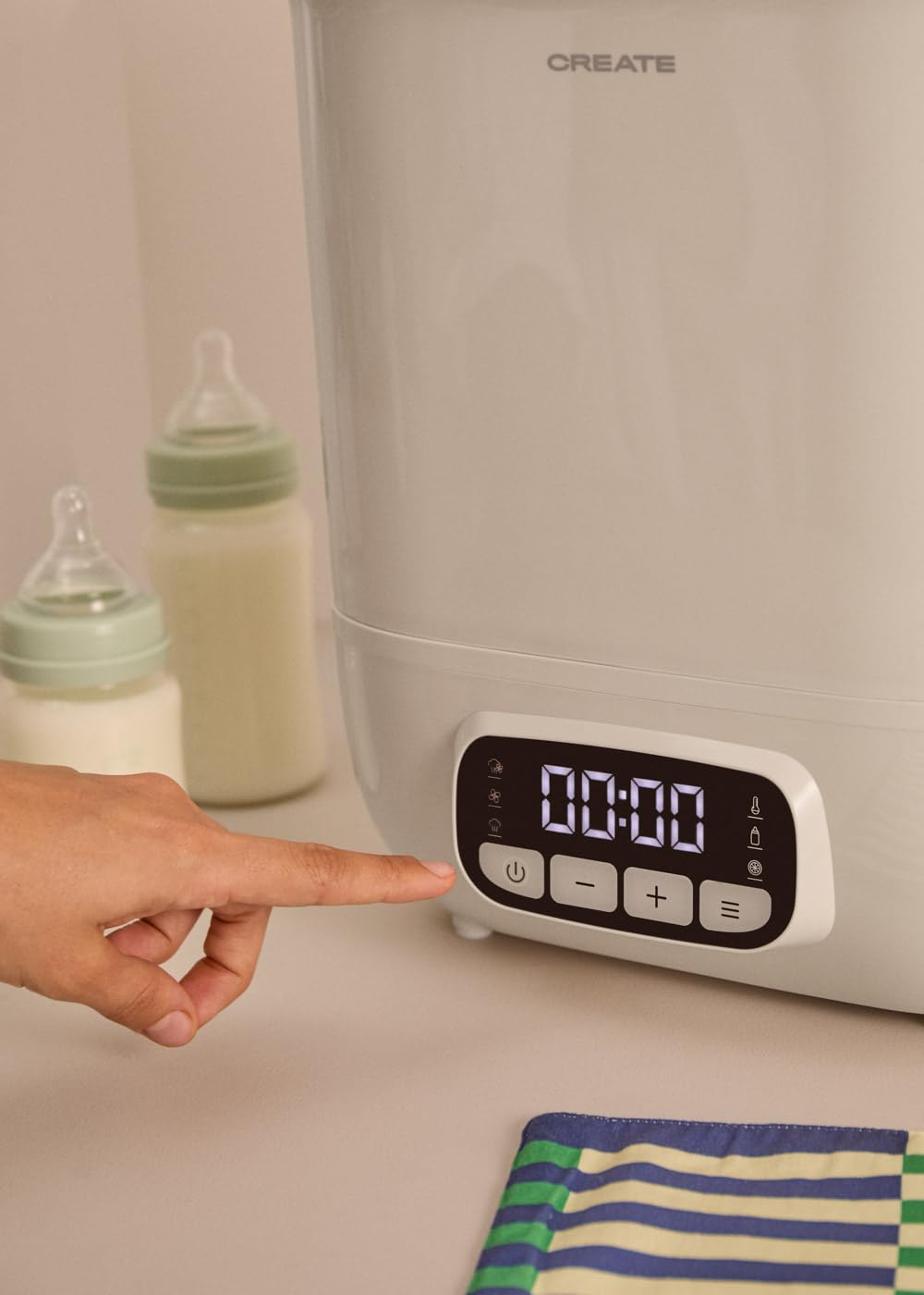 CREATE/BABY BOTTLE CARE/Esterilizador multifunción con secado blanco roto/Capacidad 8 biberones, secado completo, almacenamiento estéril, calentador biberones, deshidratación de frutas, 600W