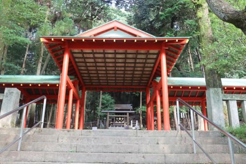 �y���{�̕��i�|�X�g�J�[�h�z���ꌧ��Ëߍ]�_�{�̗t���Q�U�͂���photo by MIRO