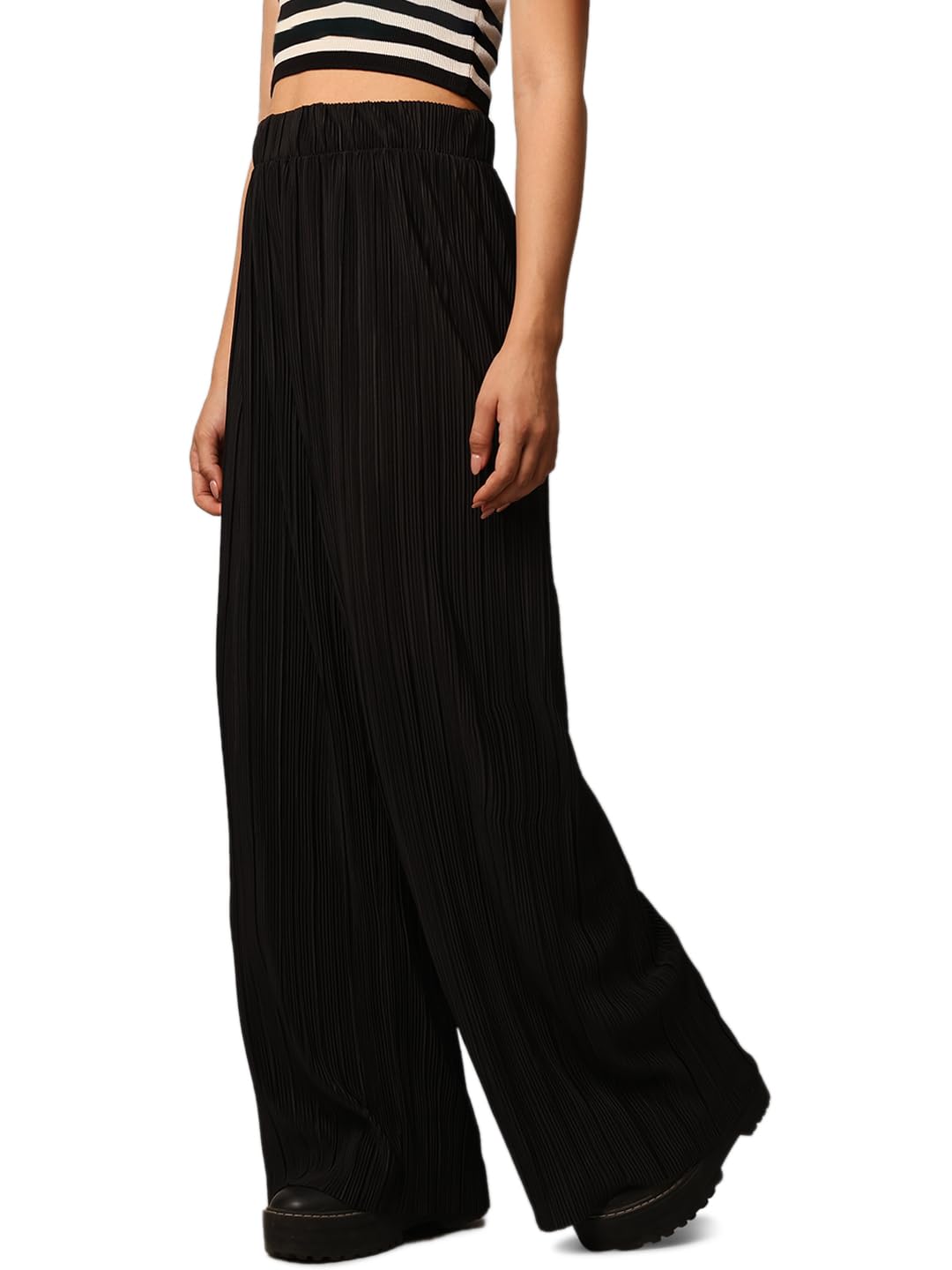 ONLY Women Textured Self Design Straight Fit High-Rise Pleated High-Rise Trousers in neutral