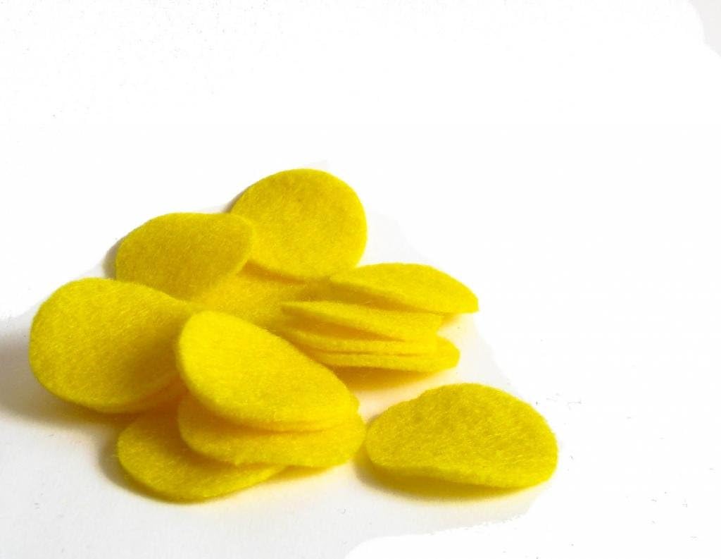 Nakpunar 7 inches Yellow Felt Circles - 30 Pieces