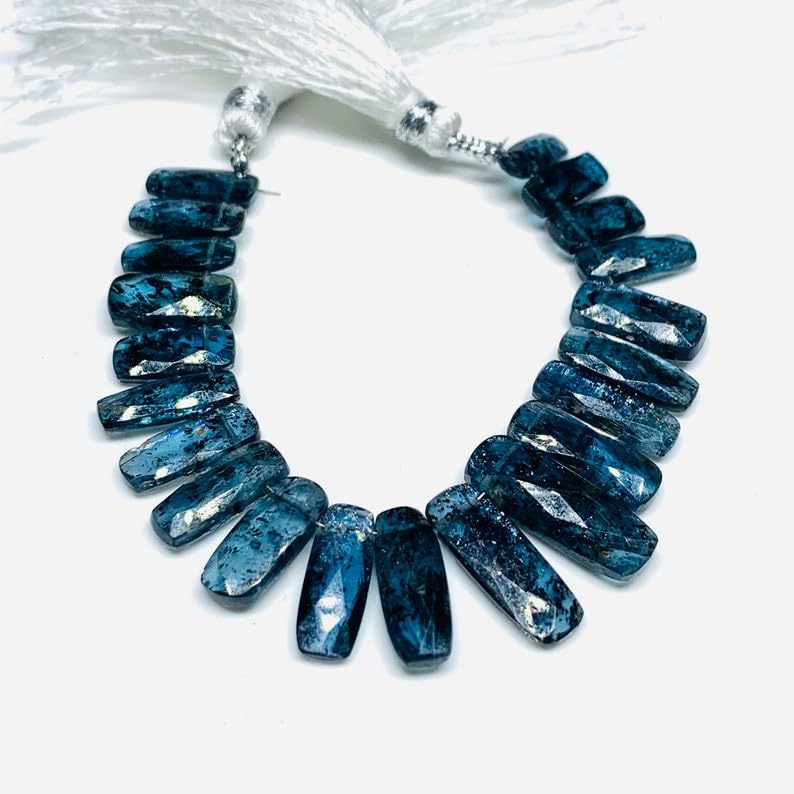 Perles en cyanite indigo créant vos bijoux d'été uniques et faits main