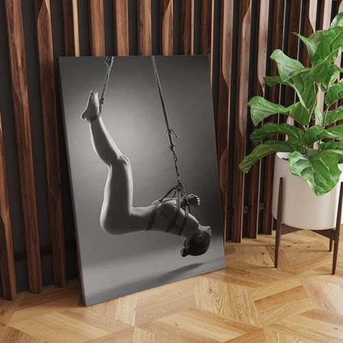 Toile femme au verre de vin tableau noir et blanc avec cadre 80x110 cm