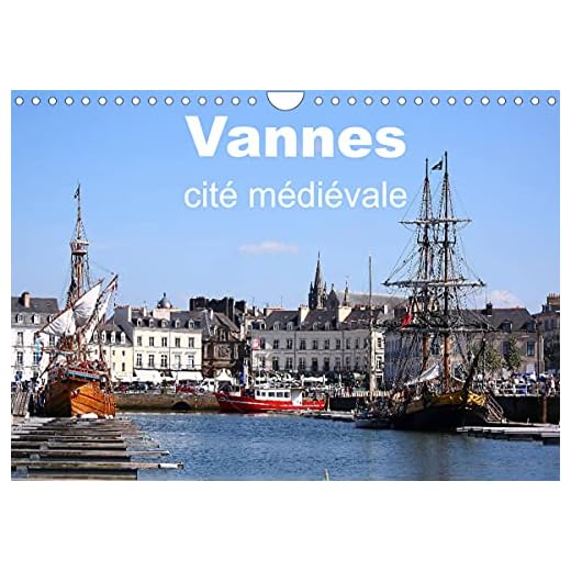 Vannes cité médiévale (Calendrier mural 2022 DIN A4 horizontal): Vue terrestre et aérienne de la ville de Vannes (Calendrier mensuel, 14 Pages )