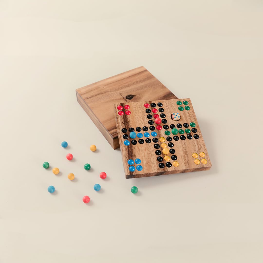 SiamMandalay Ludo - Gioco da tavolo in legno di alta qualità, realizzato a mano, formato da viaggio, 16 cm, design compatto con dadi e 16 pezzi da gioco colorati, classico gioco di strategia per