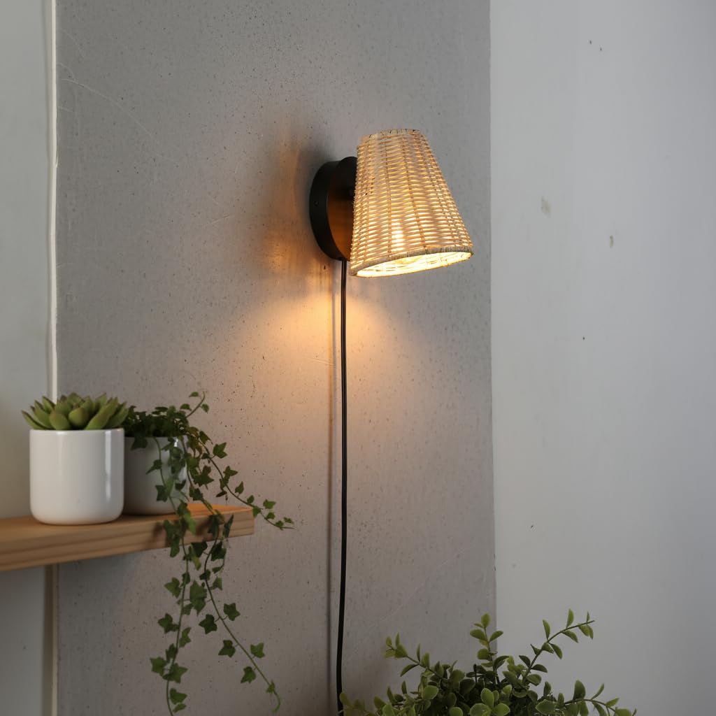 BARCELONA LED Applique Murale en Rotin "BLIND" avec Base Métallique Noire, Câble et Prise, Ampoule E27, Design Moderne et Vintage pour Chambre, Salle de Bain, Cuisine et Couloir