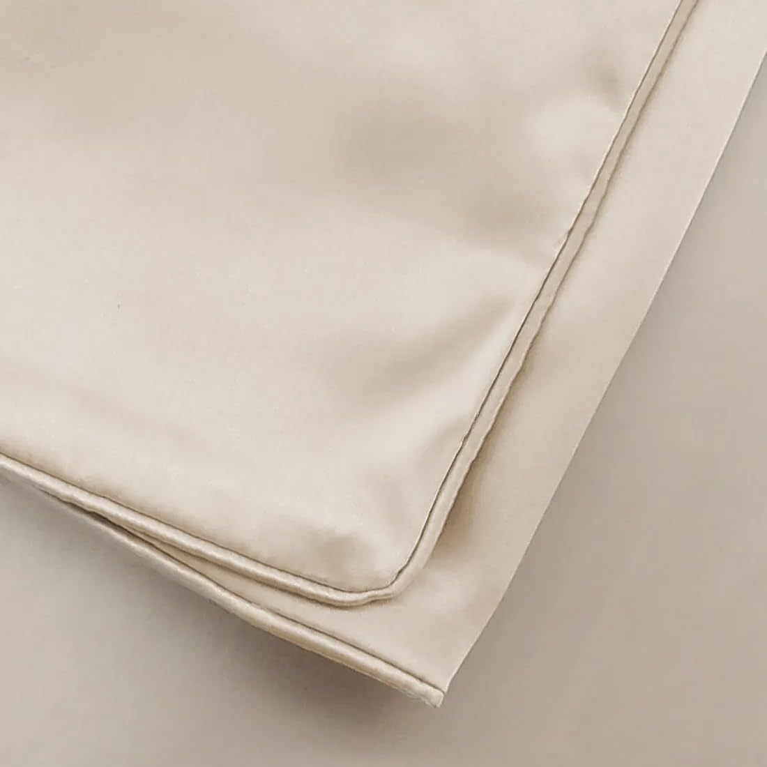 Seidenkissenbezug Dunkelchampagner inSilk - 100% Maulbeerseide, Satin, luxuriös & hautfreundlich, mit Hotelverschluss und Paspelierung, maschinenwaschbar (40 (H) x 80 (W))