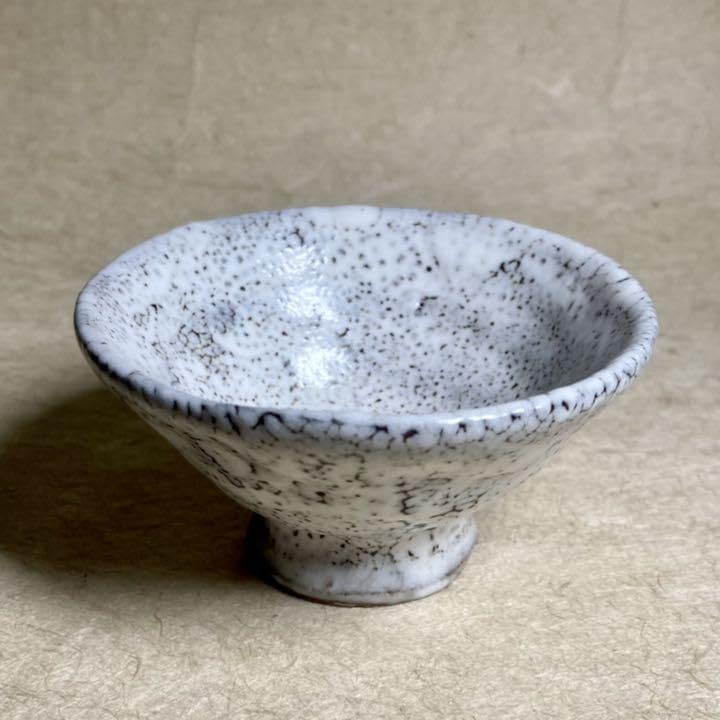 Amazon.co.jp: 白蛇蝎唐津馬上杯ぐい呑 唐津焼 ぐい呑 酒器