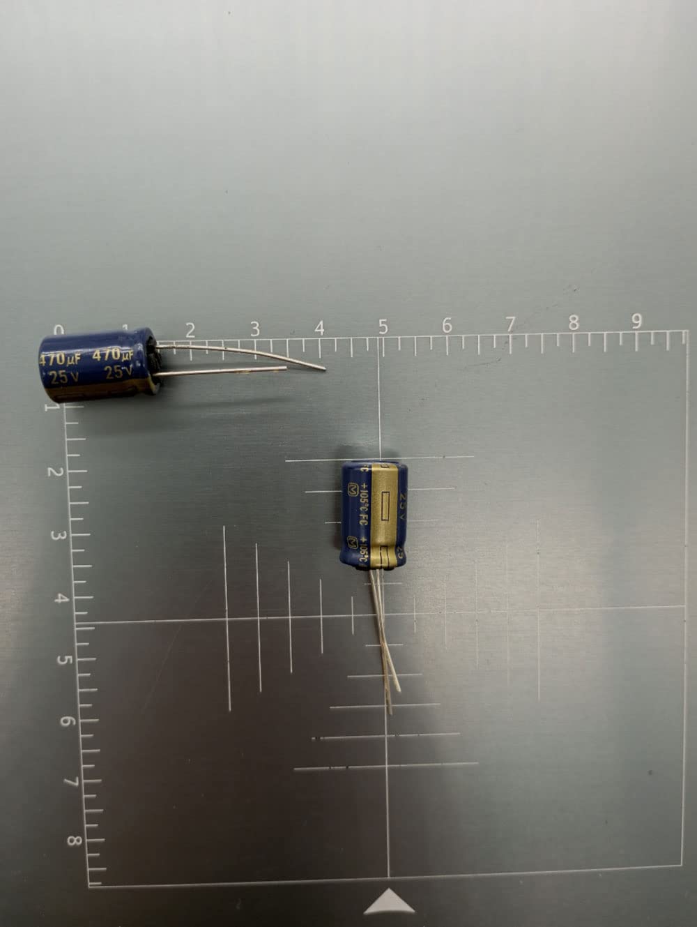 Condensatore Elettrolitico Radiale 4700uF 25V -40/ 105°C dimensioni