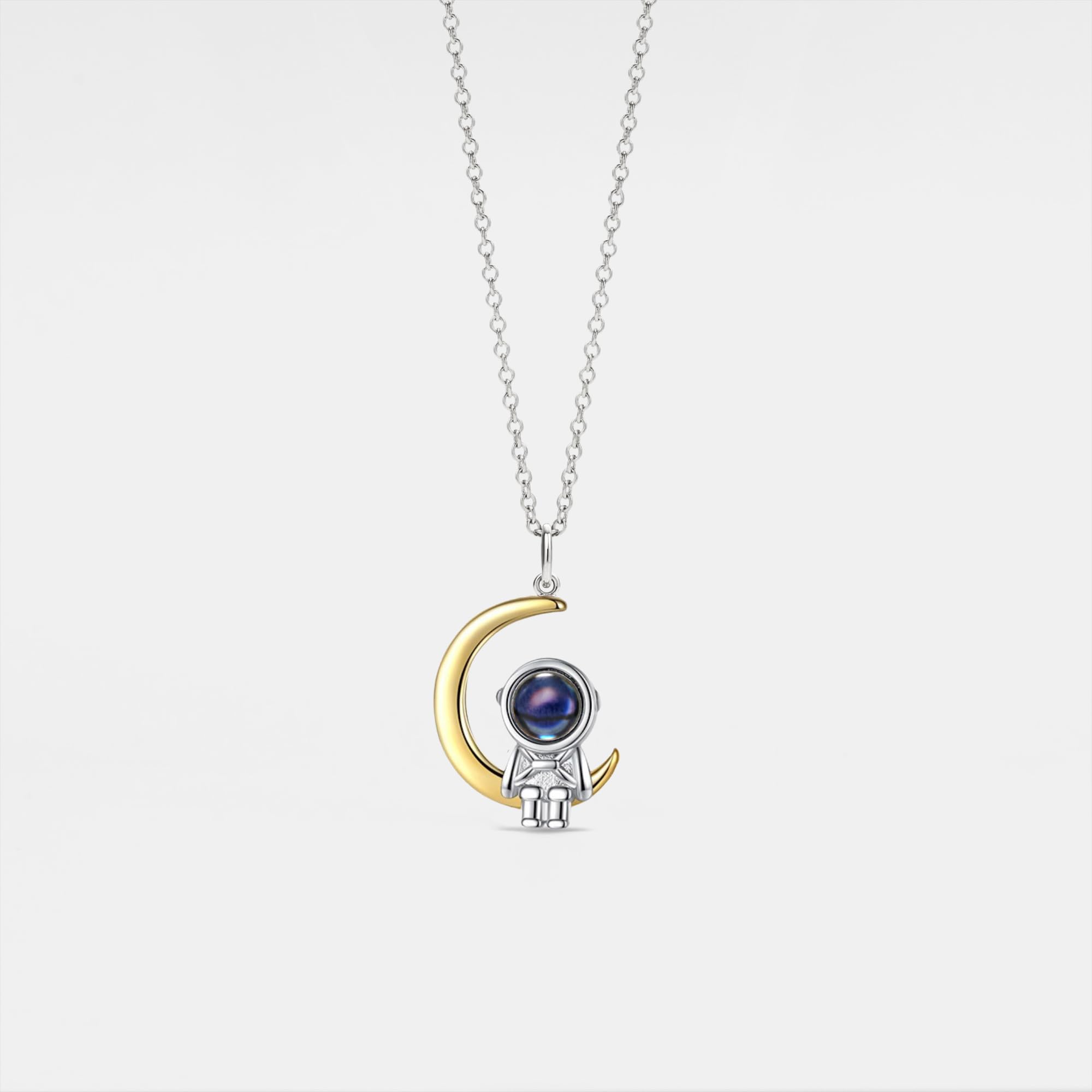 PERIMADE Collar personalizado de proyección de fotos con imagen personalizada de astronauta, estrella, luna, texto personalizado y amor en 100 idiomas, colgante de plata de ley, regalos conmemorativos