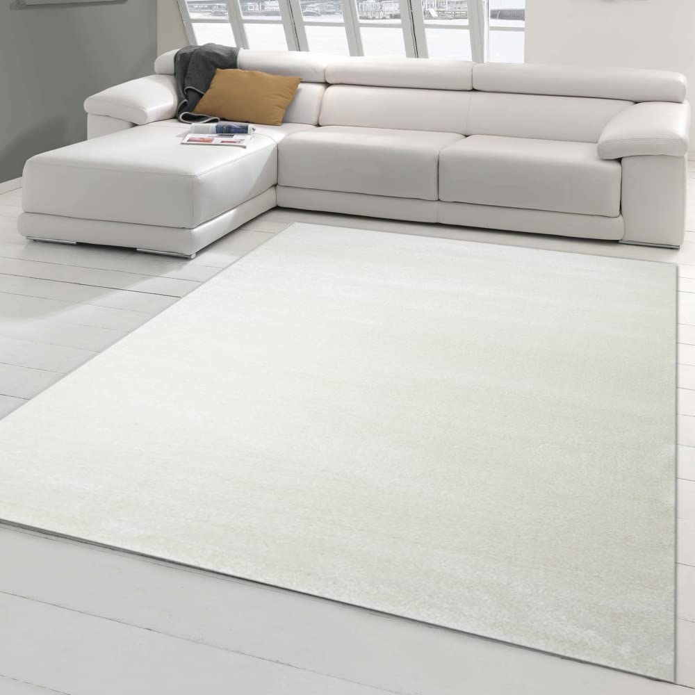 Nowoczesny designerski dywan do salonu w jednolitym wzornictwie w kolorze kremowym 160 x 230 cm