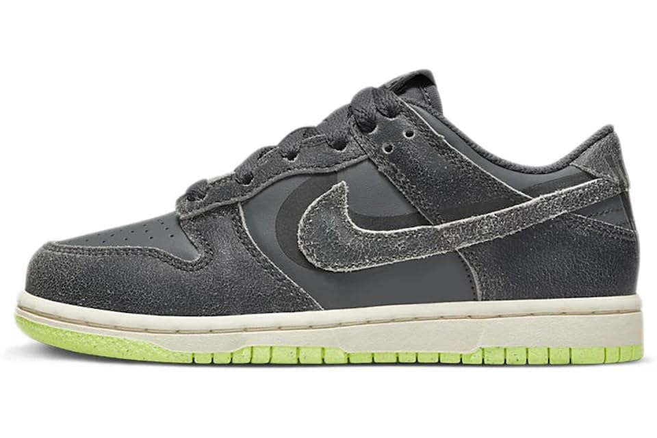 Nike Dunk Low SE - Iron Grey / Phantom / Ghost Green