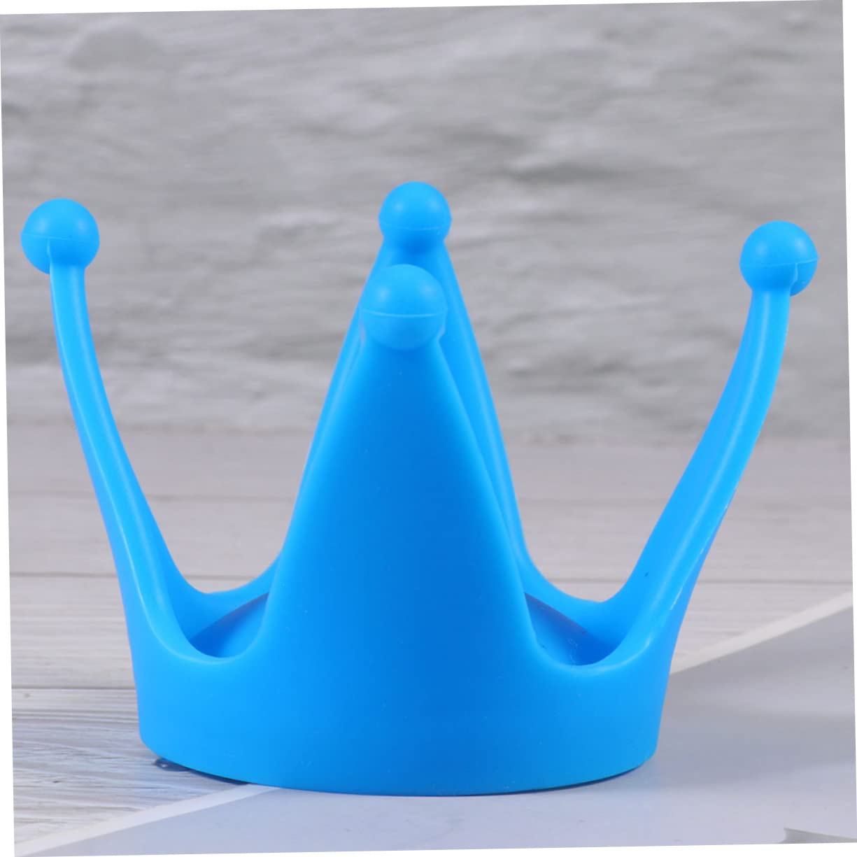 GRIRIW 2Sets Suction Cup Crown Ornament Decorative Helmets for Easy Installation Decor Unique for Outdoor Riding