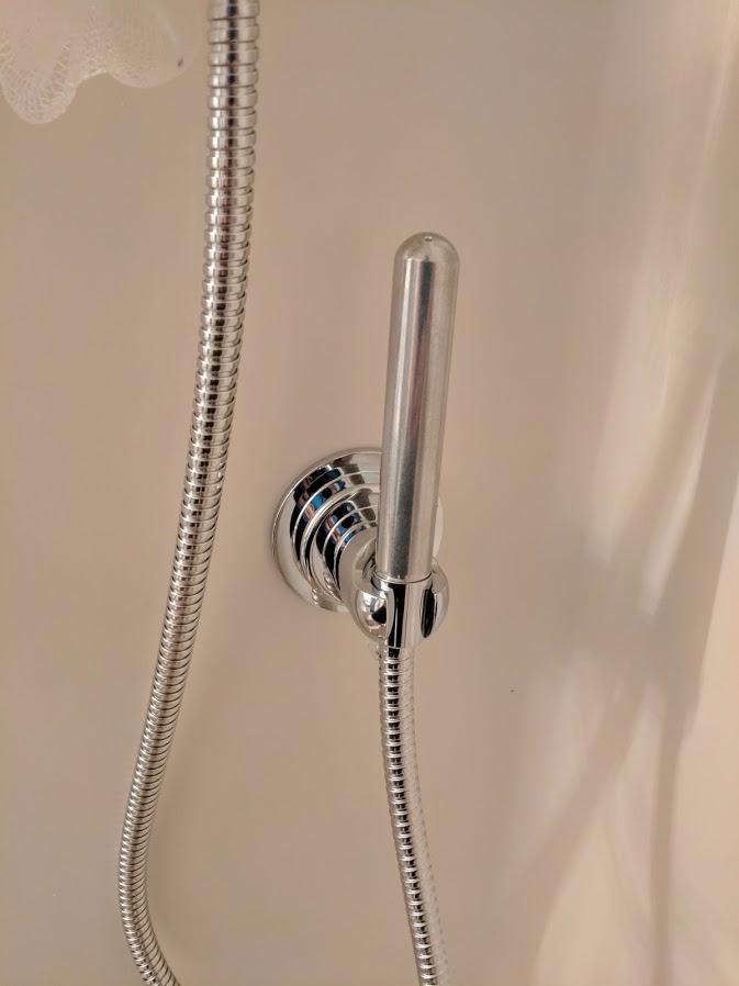 Perfect kit.  Includes everything needed.  No leaks.  No need for teflon tape.