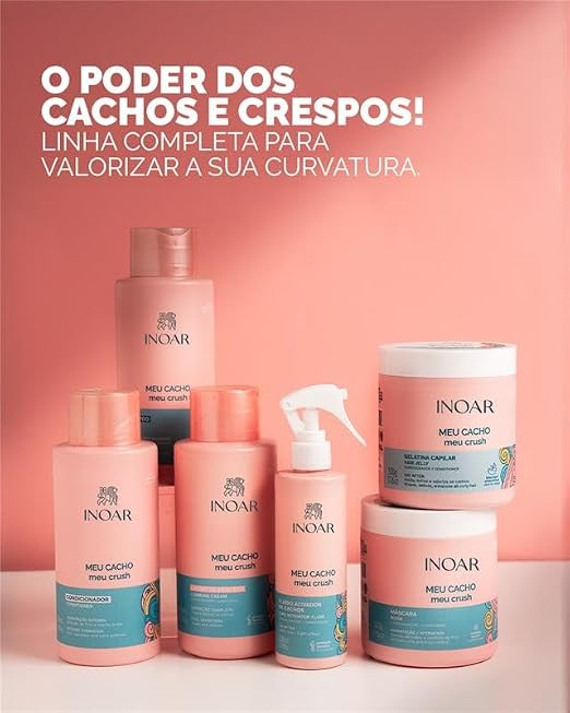 Linha completa de produtos Inoar Meu Cacho Meu Crush em tons de rosa em um fundo rosa