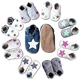 ♥ Weiche Leder Krabbelschuhe mit schönen Sternen von HOBEA-Germany sorgen für ein sicheres Gefühl auf den kleinen Kinderbeinen & halten die kleinen Kinderfüße außerdem schön warm. Die Kinderschuhe sollen Kleinkindern vor allem bei den ersten Schritten unterstützen, begleiten & beim Spielen den perfekten Halt geben.