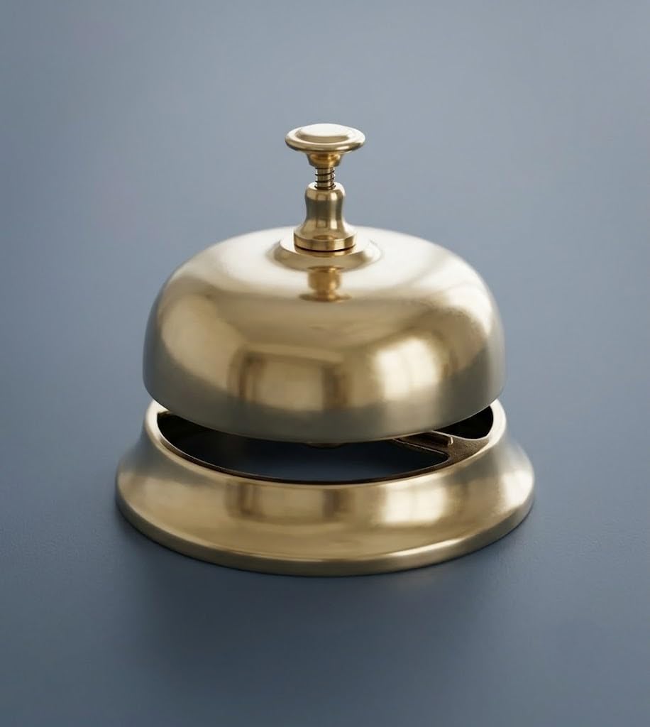 Campanello da Hotel Ottone Lucido,Campana da Tavolo,campanella da scrivania,Oggetti Ottone ca1.Dimensioni: Altezza Totale 8,5cm,Diametro 9,5cm.