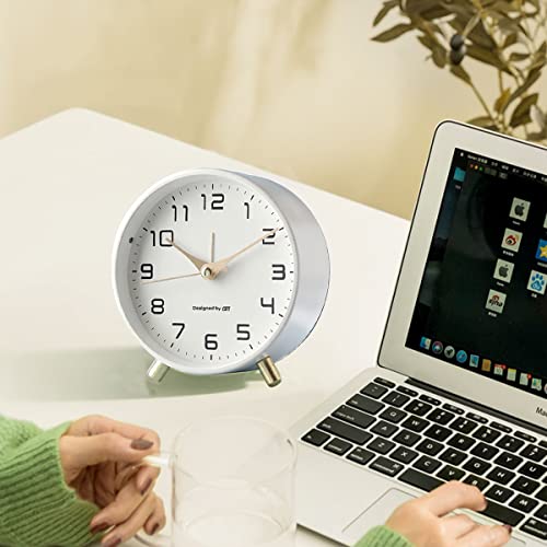 Maxspace Small Alarm Clock,Battery Operated Table Clock With Light，Silent Quartz Movement Hd Glass Desk Clock For Bedrooms Desk Travel #TOP2