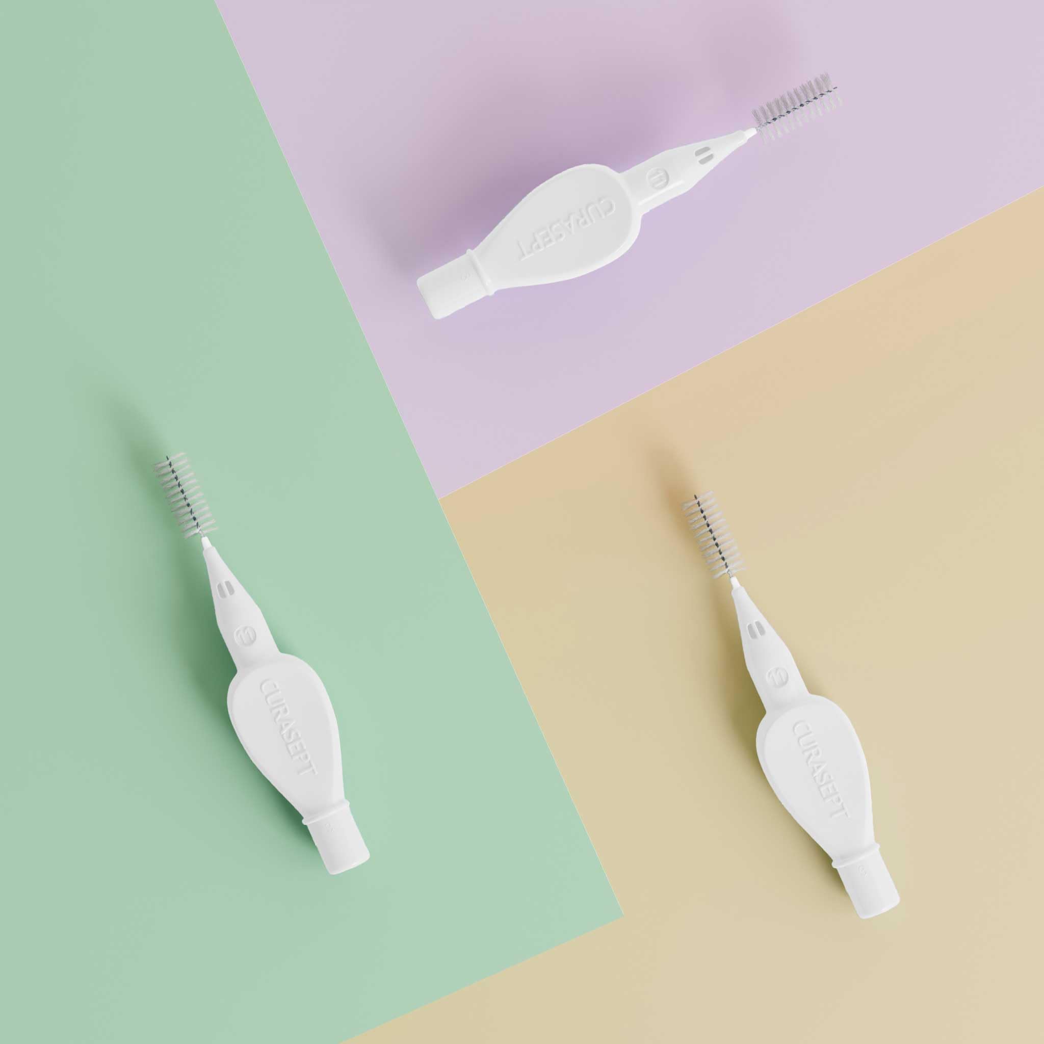 CURASEPT Scovolini Dentali Originali | Spazzolini interdentali Proxi P06 (filo 0,6 mm) | Bianco | Pulizia Profonda della Placca | Setole Nylon Ultra-flesse, Manico Ergonomico | 6 pz x confezione