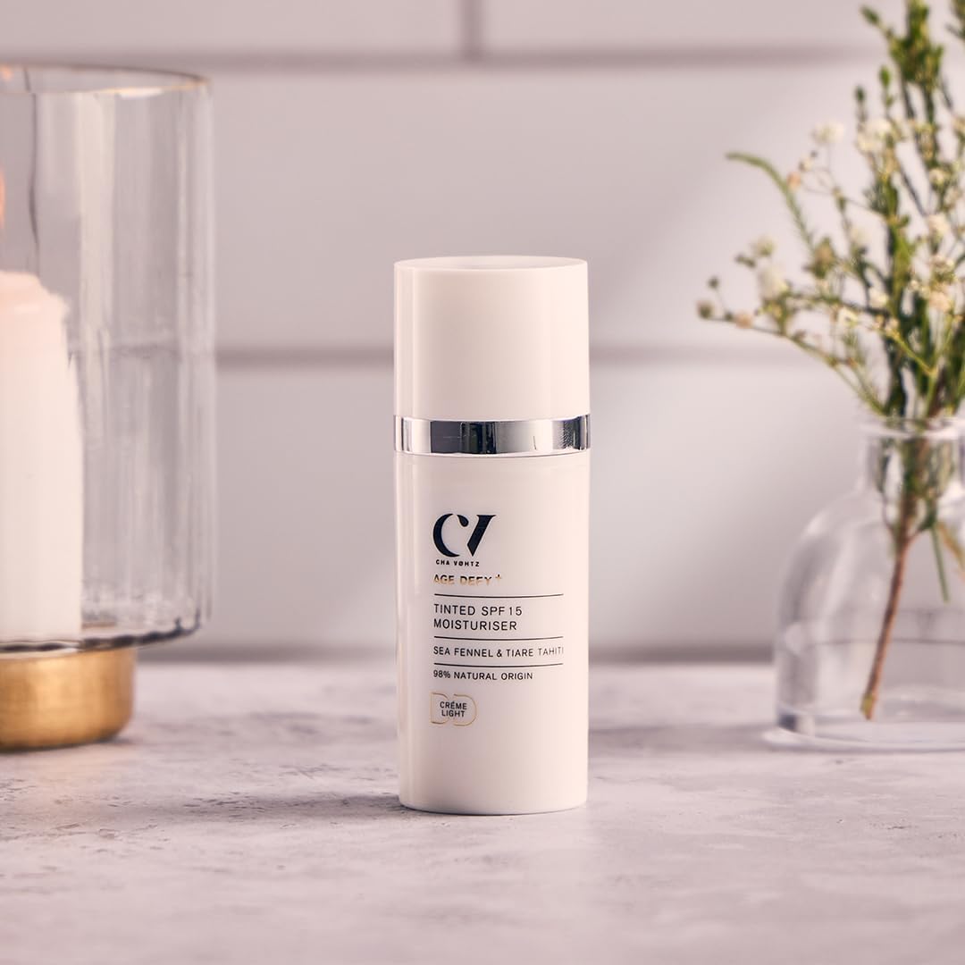 Green People Age Defy+ Hidratante DD Tinte SPF15 Claro, 30ml | Crema Hidratante con Color, Libre de Parabenos y Alcohol, Vegano, Crema Orgánica de Día con Color y SPF15