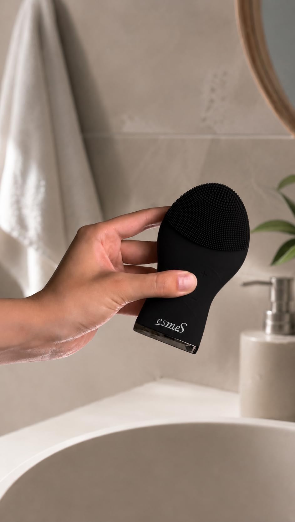 esmeS | Gesichtsreinigungsbürste | Silikonbürste | Straffendes Gesichtsmassagegerät | Hygienische und Hautfreundliche Gesichtspflege | 100% Wasserdicht, Mattschwarz