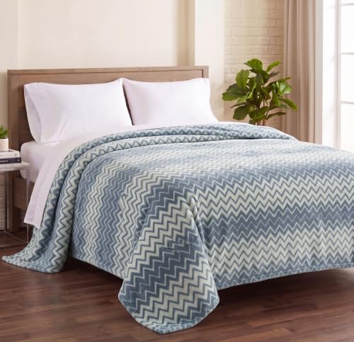 Image of SANMARINO Premium 300 GSM Double Bed Flannel Blanket | Ultra Soft Zig Zag Plush Blanket | All Season Lightweight & Cozy | AC Blanket for Bed, Sofa, Couch, Travel & Camping | 220x230 cm,Cream & Grey