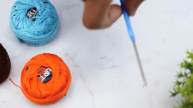 Kit Broderie 42 Pelotes Fil Coton + 2 Crochets - 2520m Total - DIY Créatif