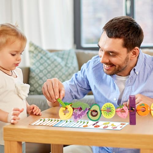 Activités éducatives de tri avec des perles en bois au salon