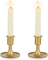 Conjunto de 2 castiçais de latão estreito Hewory curtos, pequenos e pequenos palitos de metal para centros de mesa, decoração de mesa de jantar de Natal