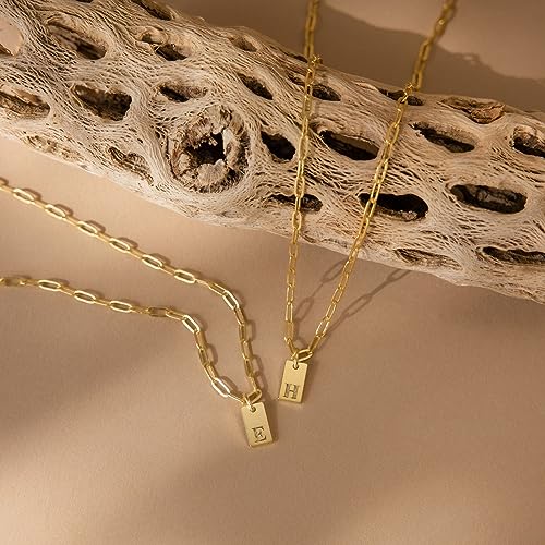 Bijoux en or à la mode : offrez un collier initiale délicat et personnel