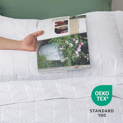 Image of Bedsure Twin Quilt Bedding - Soft Ultrasonic Twin XL Bedspread - Dark Green Coverlet Quilted Bedding - Lightweight All-Season Comforter for All Seasons, 68x86 Inch