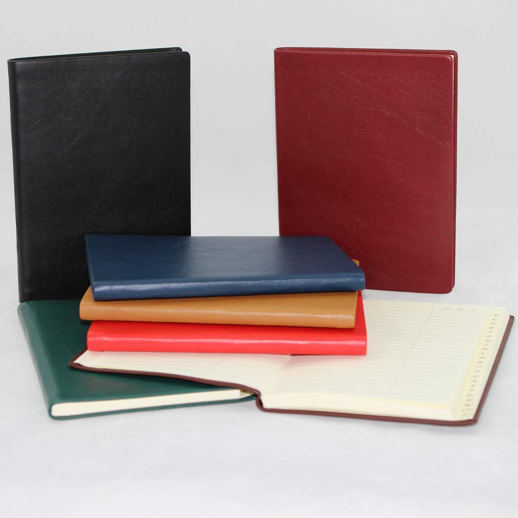 Carnet d'adresses vertical en cuir de différentes couleurs (blanc).