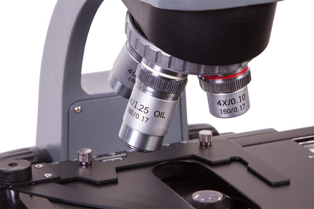 Laboratoryjny Mikroskop Monokularowy Levenhuk 700M z Oświetleniem LED, Powiększeniem 40—2000x i Niebieskim, Żółtym i Zielonym Filtrem w Zestawie