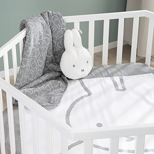 roba Laufgitter 6-eckig inkl. Einlage miffy® - Laufstall 3-fach höhenverstellbar - Mobiles Krabbelgitter auf Rollen - Holz weiß