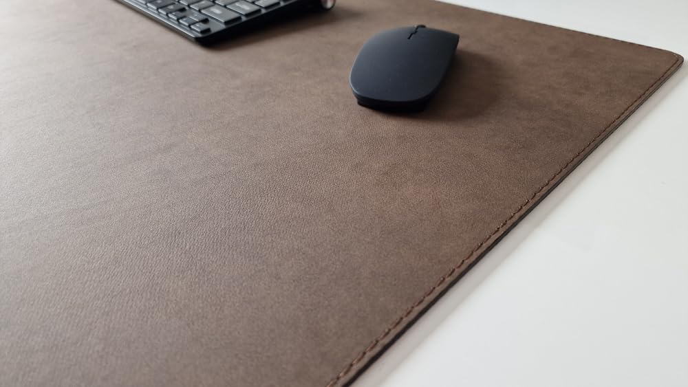 Gewinkelte Schreibtischunterlage mit Kantenschutz Nubuk Leder 70 x 47 Braun