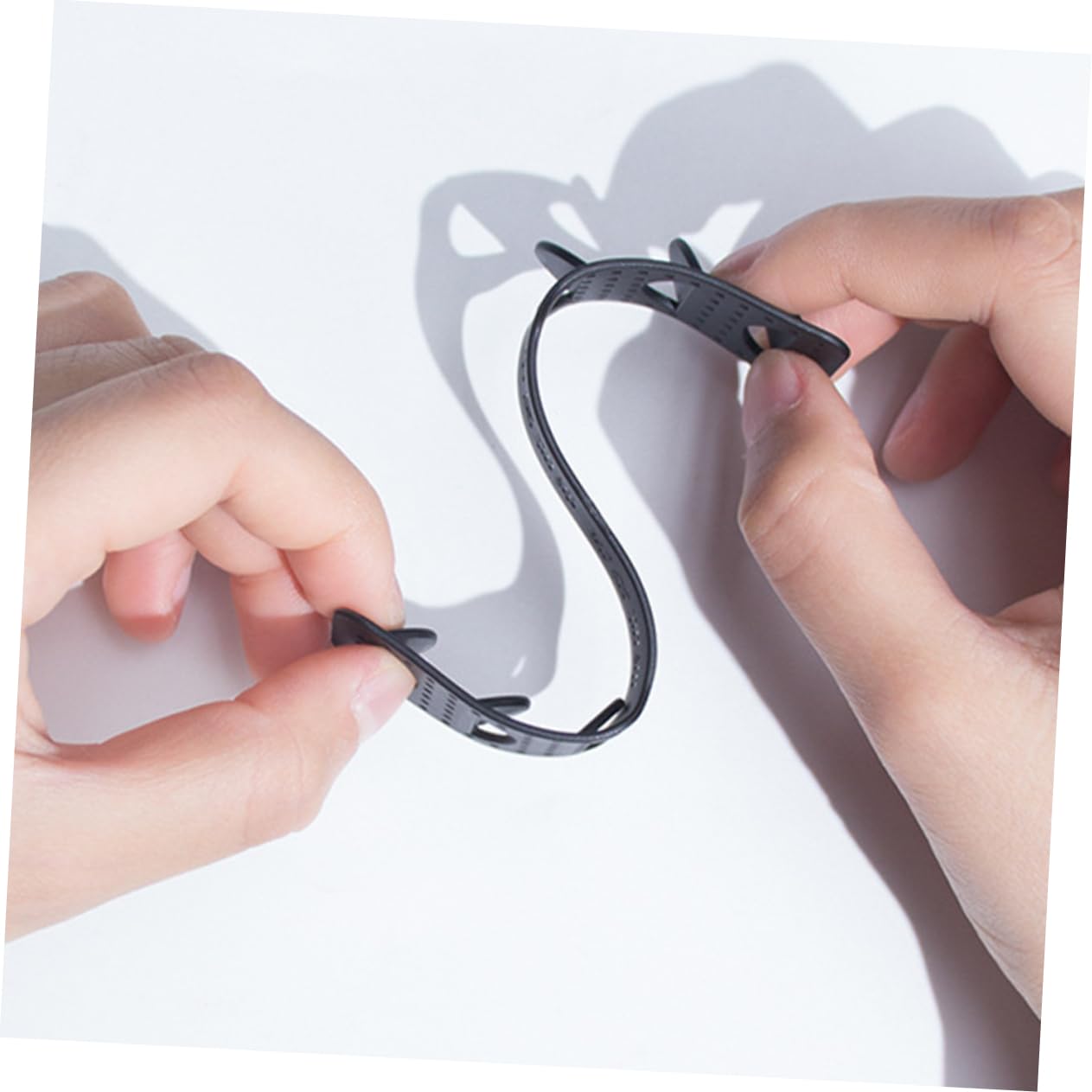 HOUDERCO 6pcs Ear Protective Mask Hook Flexible Ear Hanger for Comfortable Mask Wearing for Running Cycling Hiking Skiing and More Black Design