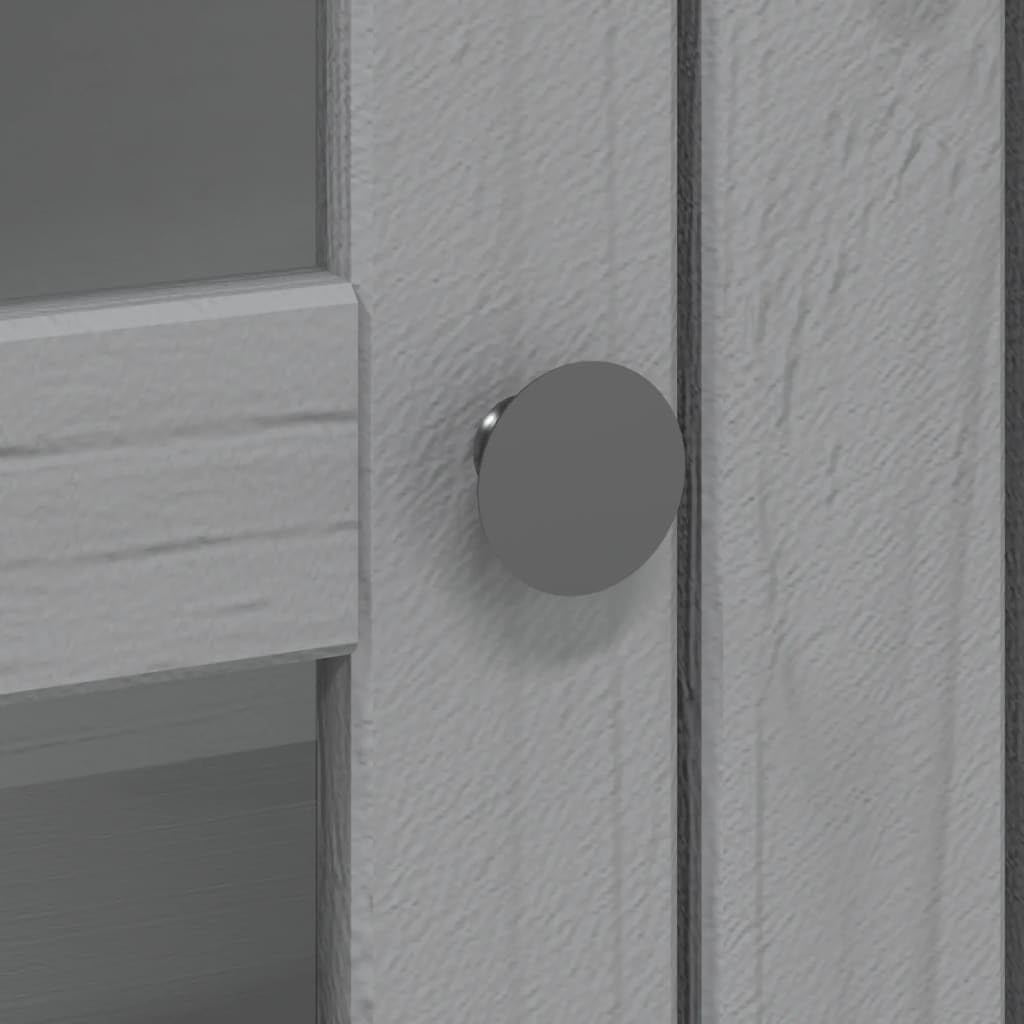 Armario vitrina con puertas de cristal BODO en color gris de madera de pino maciza, ideal como accesorio para cómoda o aparador, con varios estantes y tiradores metálicos de estilo francés.