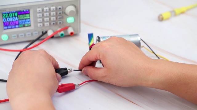 Amazon.co.jp: 防水DCバックコンバータ電圧レギュレータ8-22V～3-15V