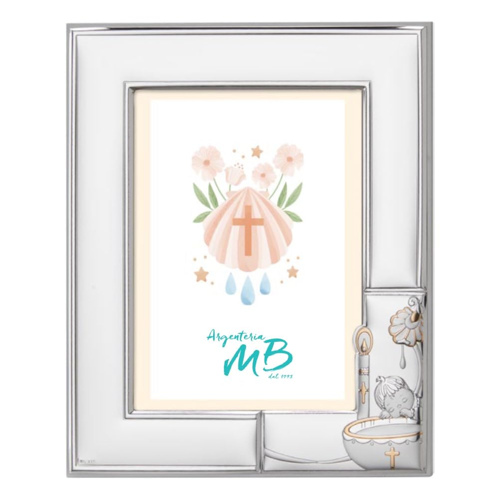 Cornice Portafoto per Il Battesimo Personalizzabile con Incisione del Nome o della Data, Realizzato in Argento PVD con Cero, Bambino, Conchiglia e Fonte Battesimale cm 13 x 18