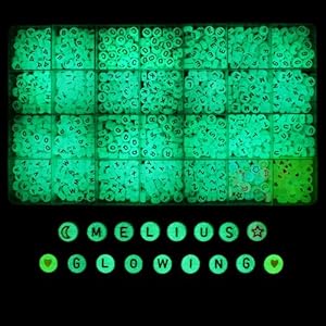 Melius 1450 cuentas de letras acrílicas brillantes, cuentas alfabéticas que brillan en la oscuridad en caja de 28 cuadrículas para hacer joyas, pulseras, collares, llaveros (brillantes, 0.157 x 0.276