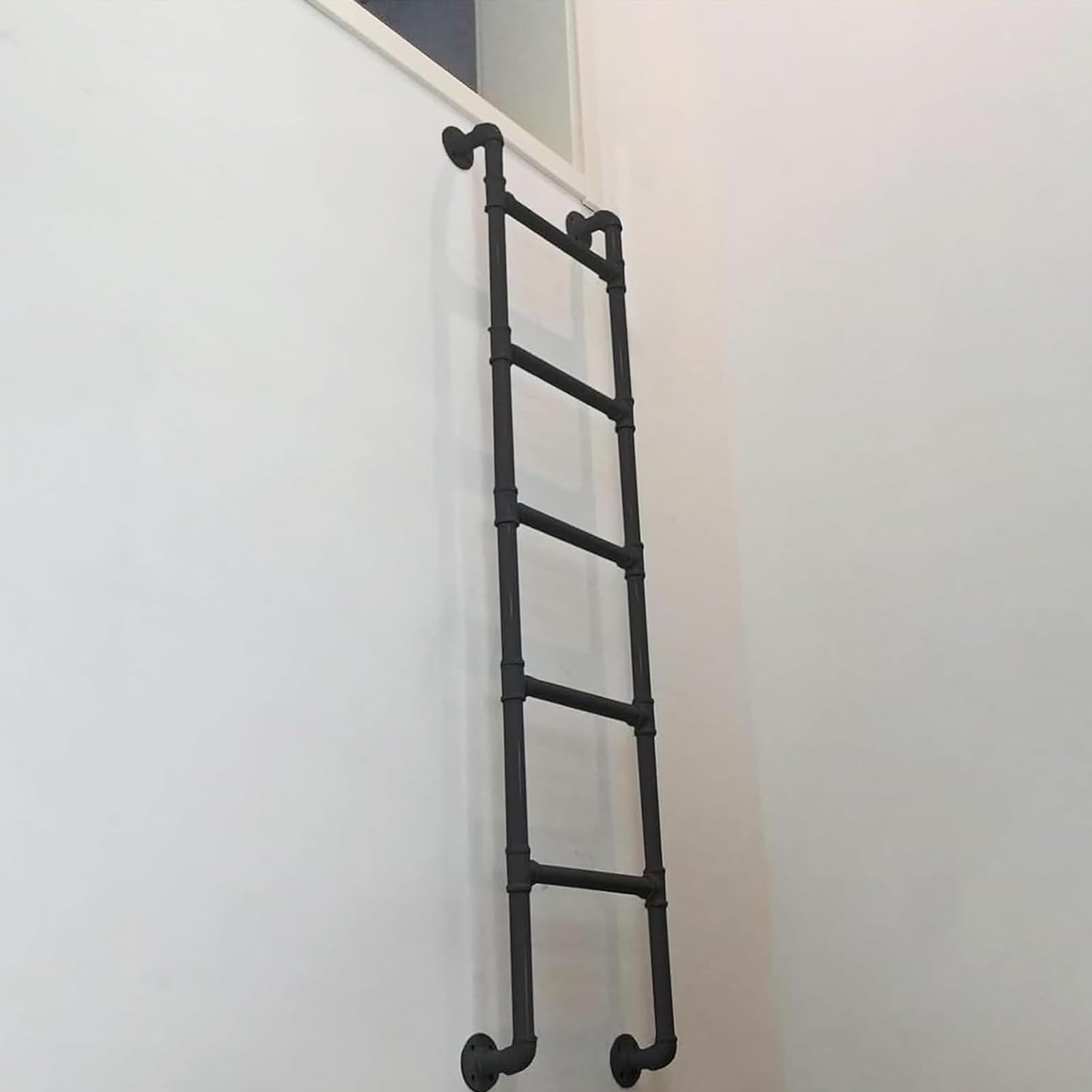 Escalera de escalada de montaje en pared para salida de sótano y loft 1
