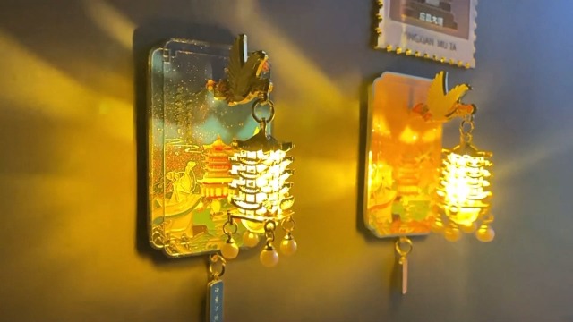 Imán Decorativo 3D Torre Grulla Amarilla Luminosa miniatura 7