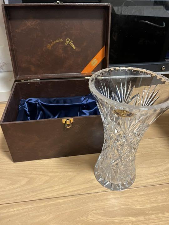 ボヘミアガラス　花瓶 Amazon.co.jp: ボヘミアガラス 花瓶 箱付 : ホーム＆キッチン
