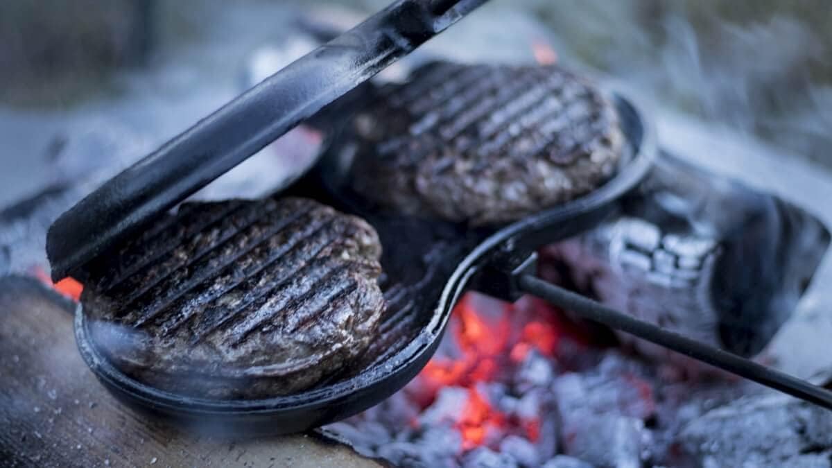 Petromax Cast Iron Campfire Ridged Burger Patty Iron Mold bg-Iron
