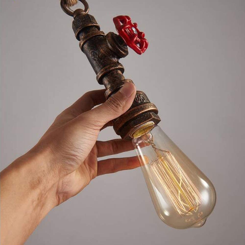 Lustre industriel vintage pour relooker un plafond haut de restaurant