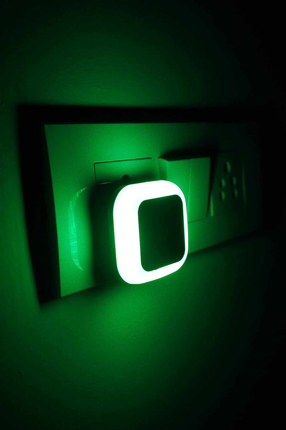 NEEVA ENTERPRISE 0.5W Led Plug in Smart Night Lamp with Automatic Sensor Pack of 1(Polycarbonate) (Green)