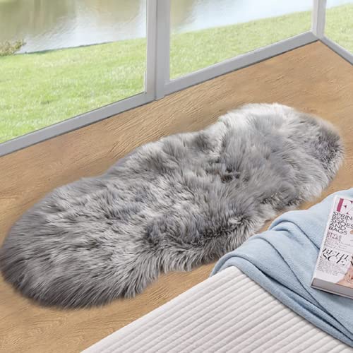 ORINOVA Kunstfell Teppich Grau Flauschig Fellteppich 60x120 cm Schlafzimmer Bettvorleger Kuschelteppich Weich Waschbar Langflor Fellform