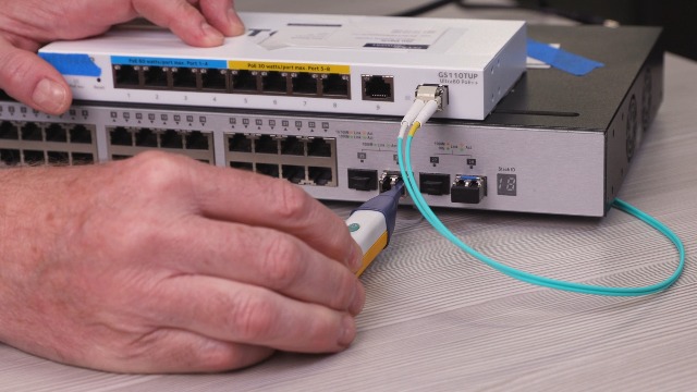 Image of Fluke Networks FIBERLERT-125 Fiber Optic Cable Tester and Detector