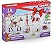 Produktbild schleich HORSE CLUB | Adventskalender Horse Club 2025  98642 | mit beweglicher Figur Hannah, 2 Pferdefiguren, Hund, Zaumzeug & vielem Zubehör | Geschenkidee für Kinder ab 5 Jahren | 24 Teile