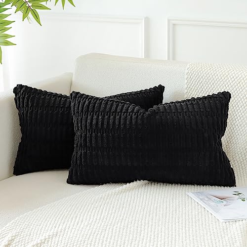 Housse de coussin velours côtelé noir au design lignes bohémiennes chic
