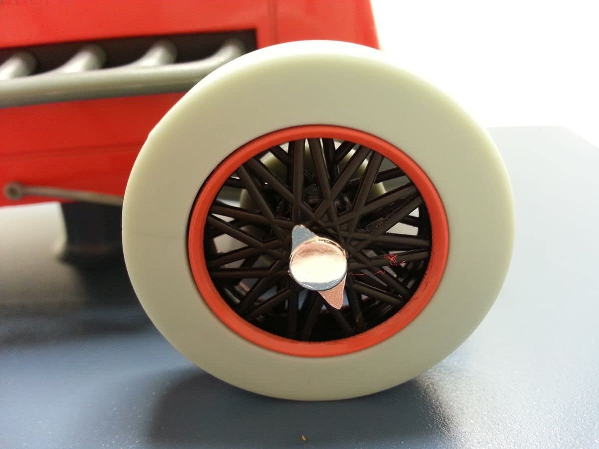 Coche de Tinín escala 1/24 del Bólido Amilcar rojo de Los cigarros del faraón